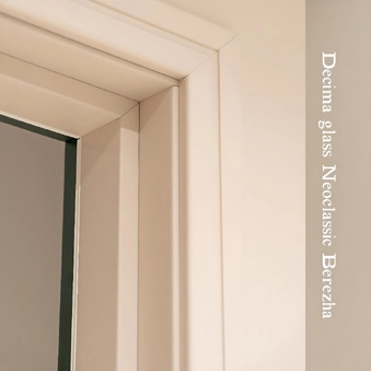 Двері з фрамугою з масиву ясеня Decima glass Neoclassic